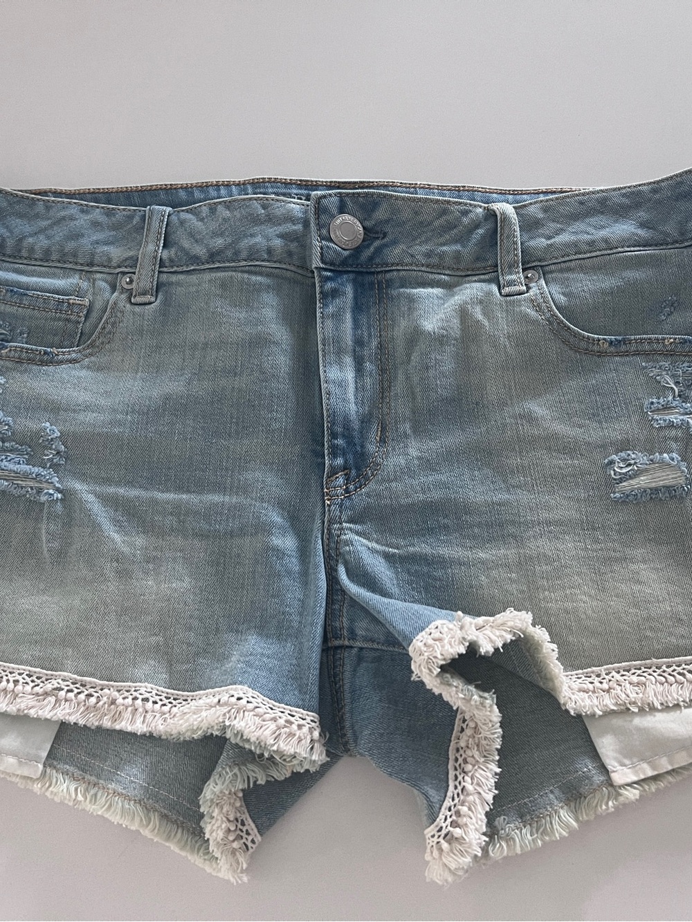 NWOT American Eagle Shortie Stretch Denim Shorts Light Distressed Wash Size 16